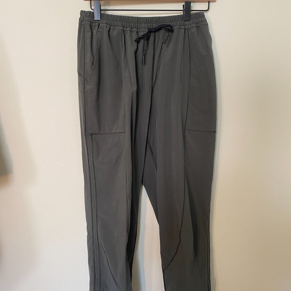 Lululemon Final Play Crop 22” Joggers Women's Sz 8 Green Stretch High Rise
